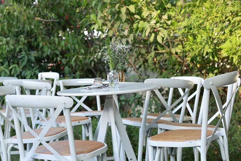 השכרת כסאות ושולחנות בר